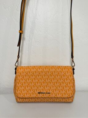 Michael Kors Jet Set Medium Logo Convertible Pouchette Crossbody Bag